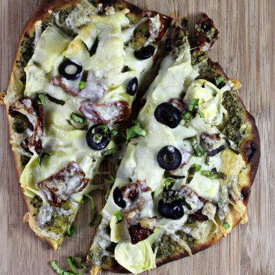 5-Minutes Pesto Artichoke Pizza