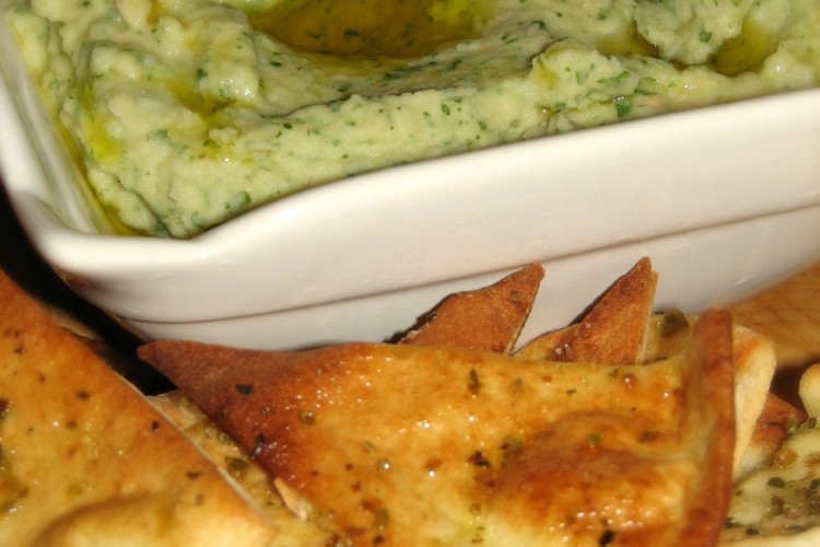 Cannellini bean dip and pita chips