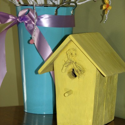 Easter Decoration Idea – Painted Birdhouse