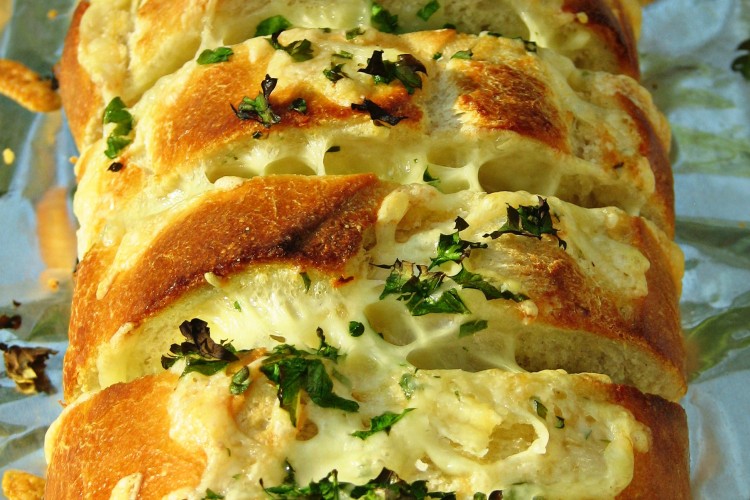 Do It All Working Mom - Easy Cheesy Pull Apart Garlic Bread