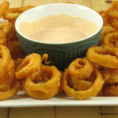 Spicy Onion Rings & Dipping Sauce