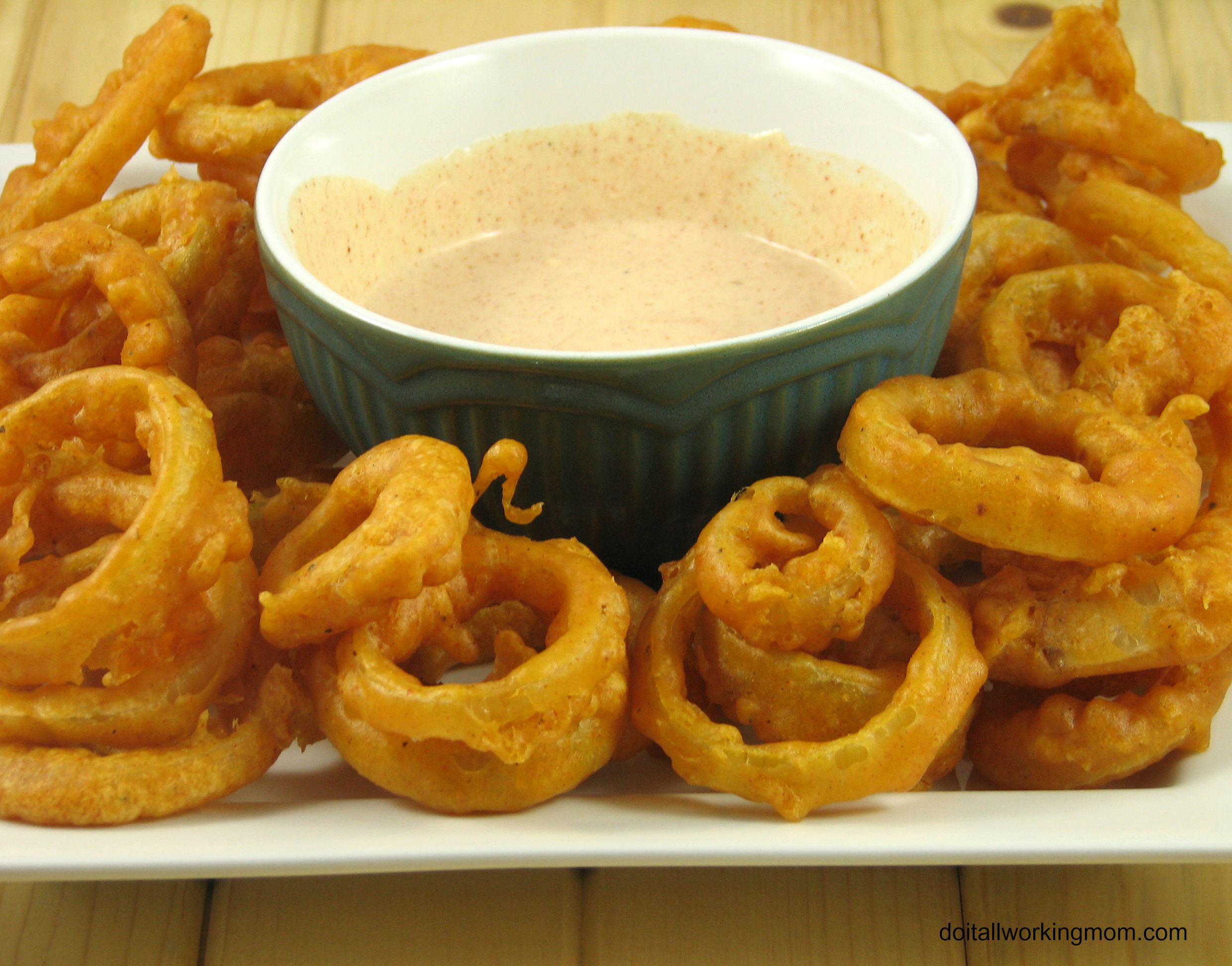 Spicy Onion Rings & Dipping Sauce