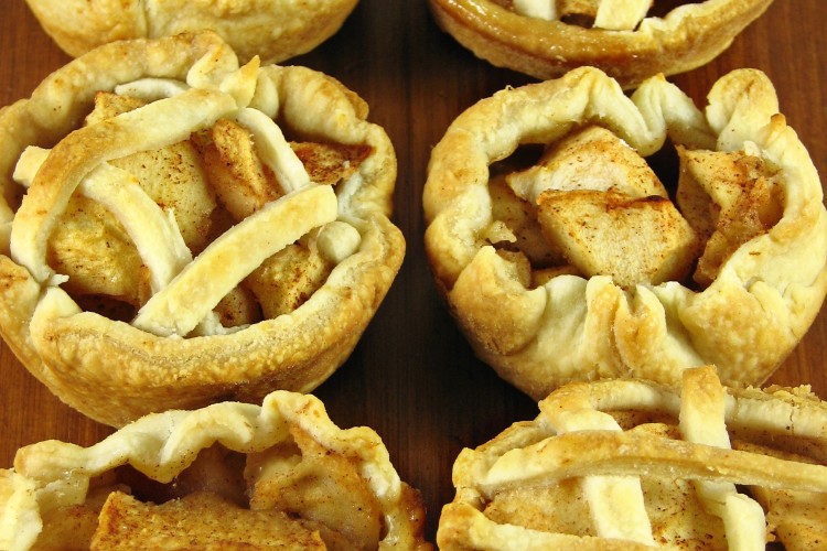 Do It All Working Mom - Mini Apple Pies