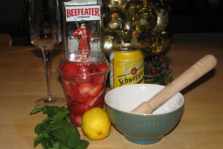 Strawberry Basil Gin and Tonic