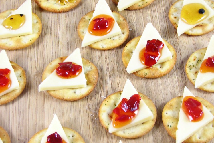 Aged cheddar and jelly appetizers