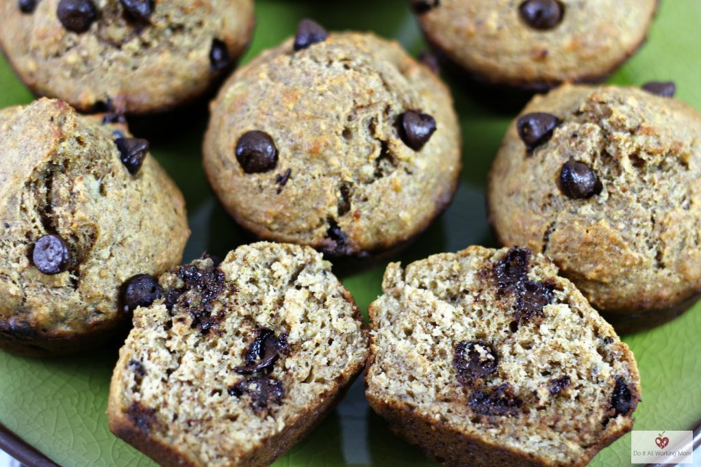 banana-chocolate-chip-muffins-do-it-all-working-mom-3